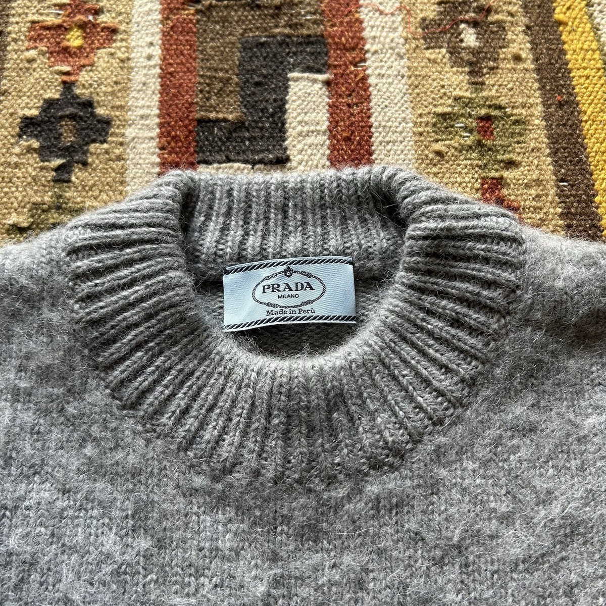 PRADA サマーニット 美品PRADA プラダサマートライアングルセーター2023 ホワイト