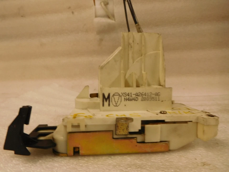 Ручка внутренней двери правый замок задней двери 2001 Ford Focus XS41-A26412-AG - Изображение 3 из 4