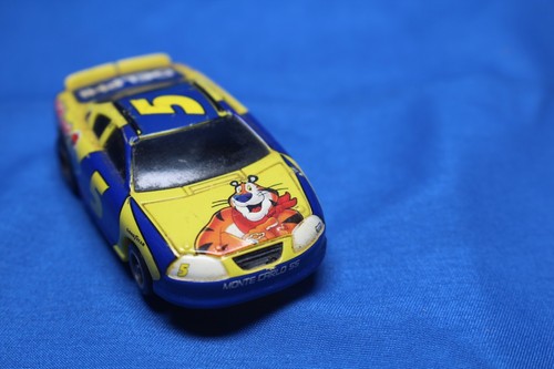 HO Slot Car Delphi No 5 NASCAR Kellogg's Tony Tiger Good year watch video - Picture 5 of 7