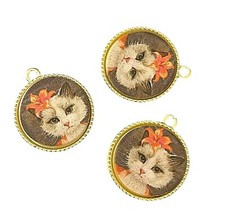 5 pcs White Cat Lily Gold 24x21mm Flat Round Matte Finish Bead Drop Charms