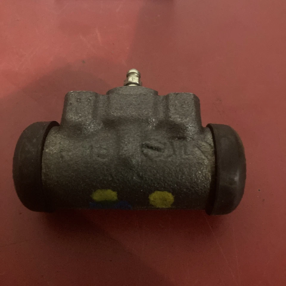 Задний цилиндр 1964-1979 Ford Mustang новый из старых запасов D8BZ-2261-A - Изображение 3 из 4