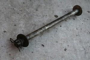 Yamaha XJ 600 S  / XJ600  Diversion  4BR   Achse / Hinterachse vom Hinterrad