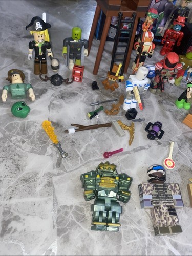 Roblox Figure Bundle Lot with Accessories - Picture 2 of 11