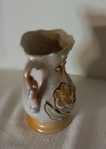 Vintage Lusterware Floral 2 Henkel Vase erhabenes Blumendesign 5" Made in Brazil - Bild 4 von 5