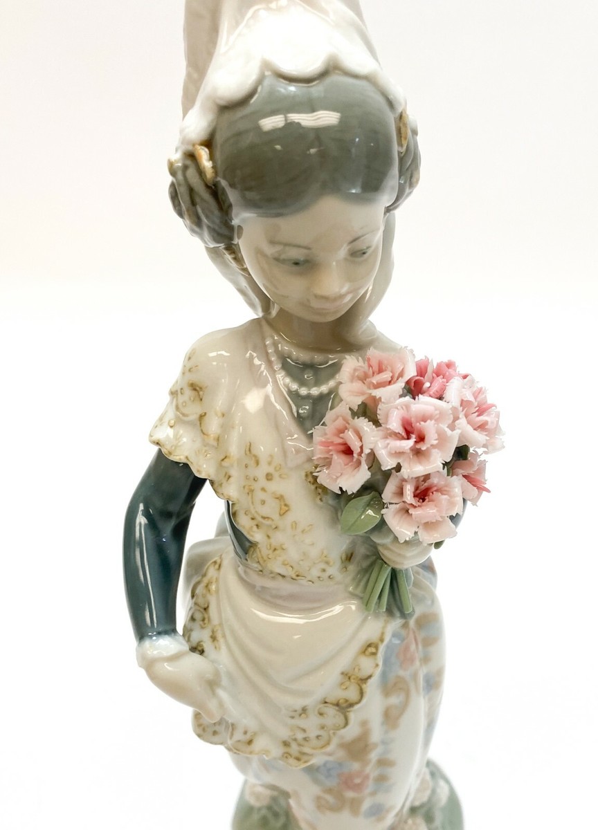 Lladro Spain Porcelain Valencianita Ofrenda Figurine #1304, Girl