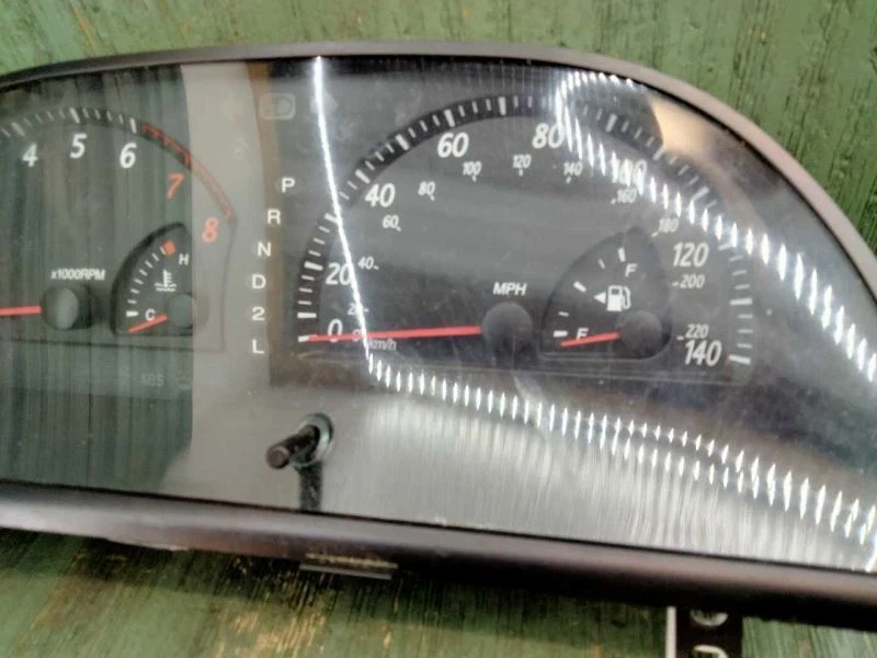 Cuadro de instrumentos medidor velocímetro Toyota Camry 2002-2004 con tacómetro 83800-06640 Foto 2 de 4