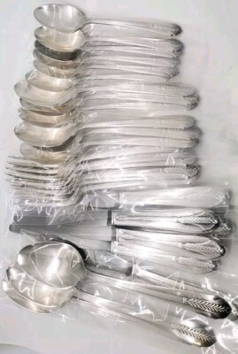27 Pc. Wm. Rogers 1939 ALLURE Wheat SilverPlate Flatware Original