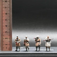New 1/72 Scale WWII German 4PCS Soldiers Winter Painting Model For Scene Display