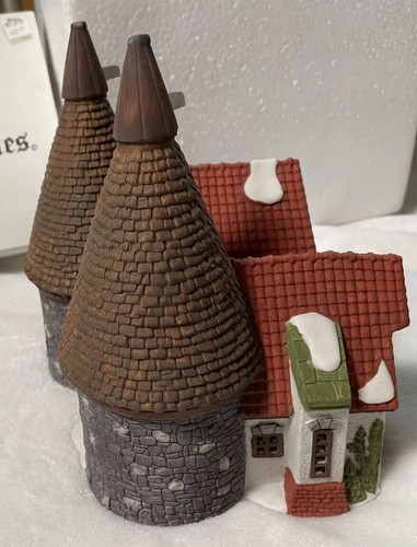 Dept. 56 Dickens Village - #5567-0 "Bishops Oast House" w/ Box READ - Picture 4 of 8