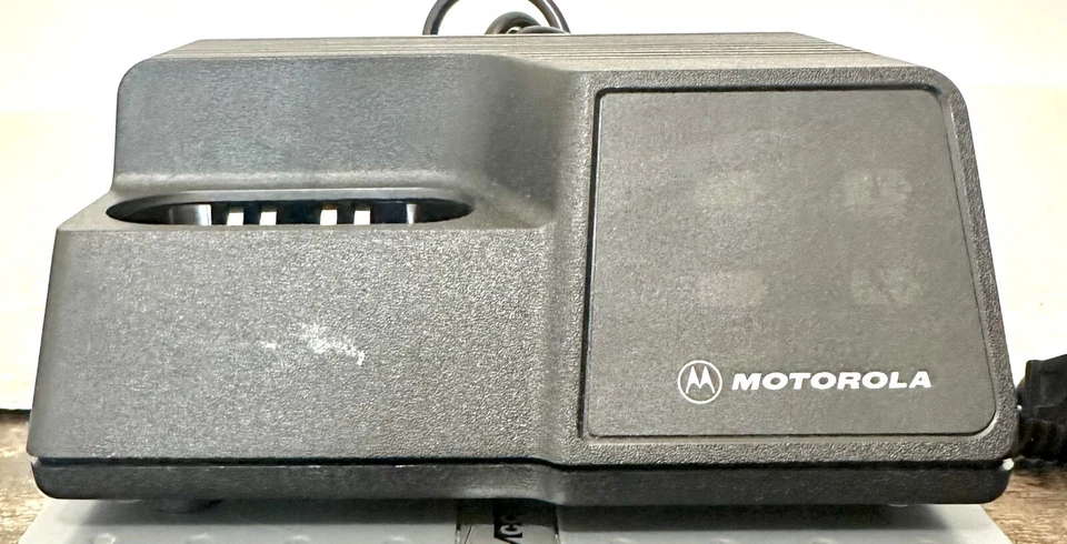 Motorola NTN4734B 9.5 VDC 1.5A Walkie-Talkie Single Dock Radio Battery Charger - Image 2 of 4