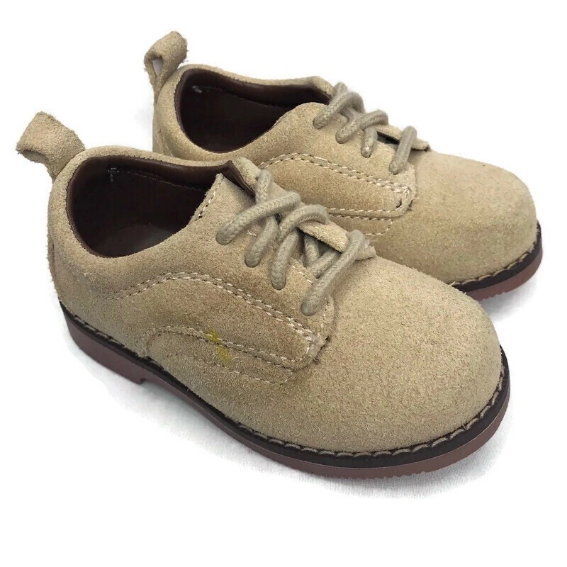 Zapatos Oxford de gamuza marrón claro The Gap bebé 5 infantes con cordones Foto 2 de 4