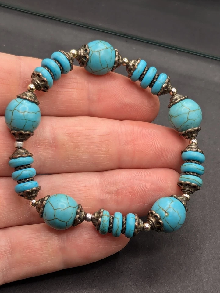 Elegante pulsera apilable elástica con cuentas turquesa para mujer (15 cm) muñeca X-pequeña Foto 4 de 4