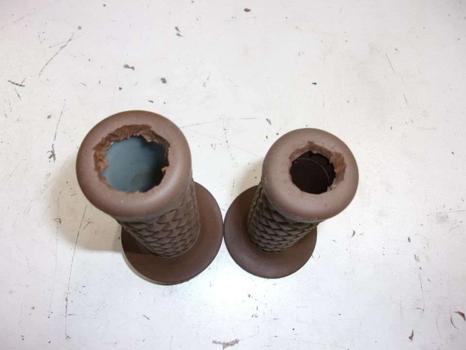 Empuñaduras Biltwell con tubo de acelerador 1975 Honda CB200 CB 200 Foto 4 de 4