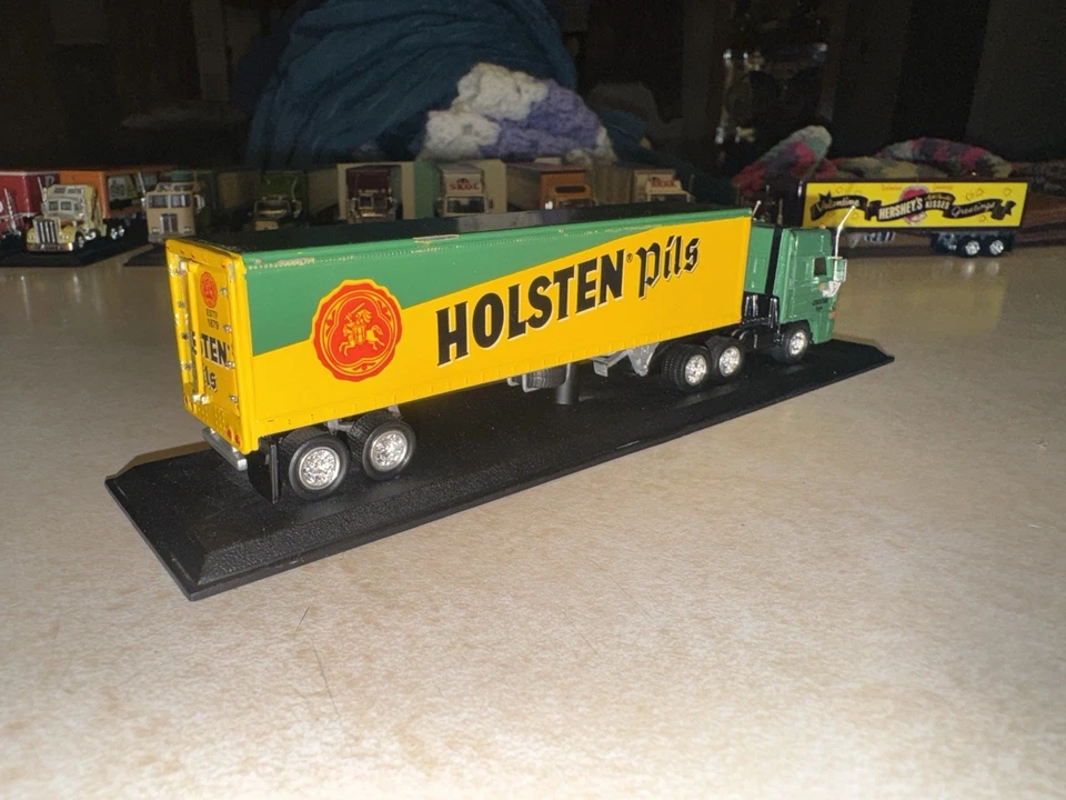 MATCHBOX 1:100 scale 31328 HOLSTEN PILS DAF TRACTOR & TRAILER IN BOX - Image 3 of 4