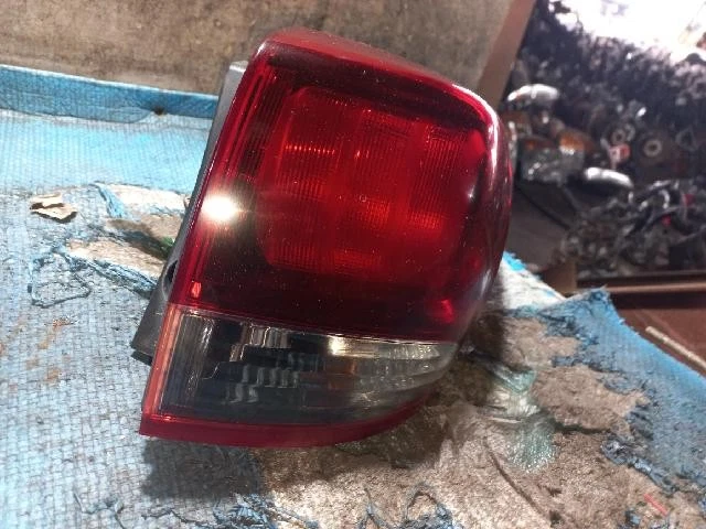 KIA Rondo 2016 luz trasera derecha totalmente nueva Foto 2 de 4