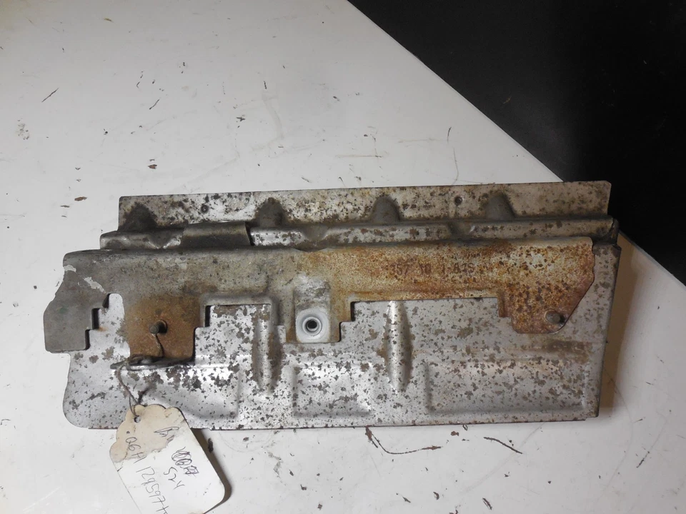 Montaje protector térmico escape bahía motor 06H129597K 10-15 Volkswagen Beetle Audi Q3 Foto 2 de 4