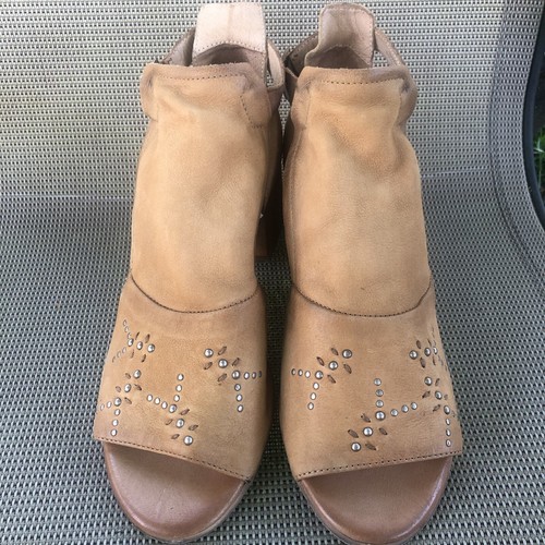 Miz Mooz Leather Tan Peep Toe Sandal Heels. Size 39.