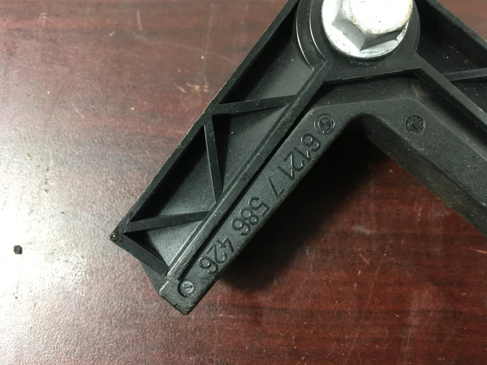 2011-2016 BMW 335I BATTERY TERMINAL CLAMP BRACKET SUPPORT HOLDER 7586426 OEM . - Изображение 3 из 4