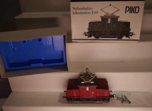 DDR Piko H0 1:87   Nebenbahnlokomotive E 69 05  der DB OVP