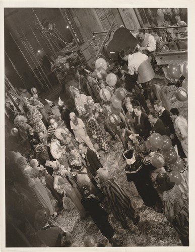 BED OF ROSES ORIGINAL PHOTOGRAPH BEHIND THE SCENES CONSTANCE BENNETT COBURN 1933 - 第 1/2 張圖片