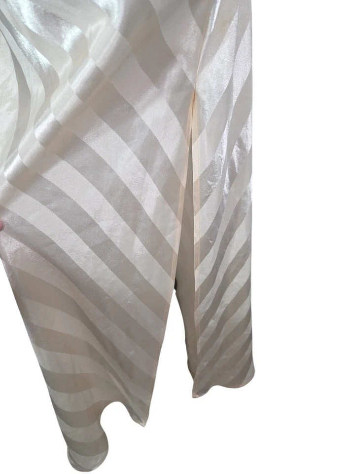 Maxi Vestido Sin Mangas De Colección Victorias Secret Etiquetas Doradas Crema Rayas Satén Foto 2 de 4