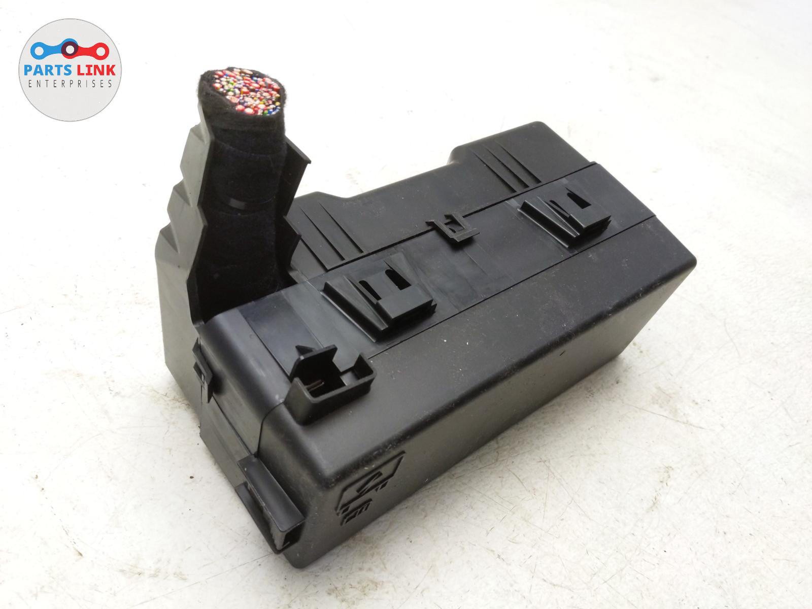 2017-20 MASERATI LEVANTE REAR RIGHT FLOOR FUSEBOX RELAY CONTROL MODULE UNIT M161