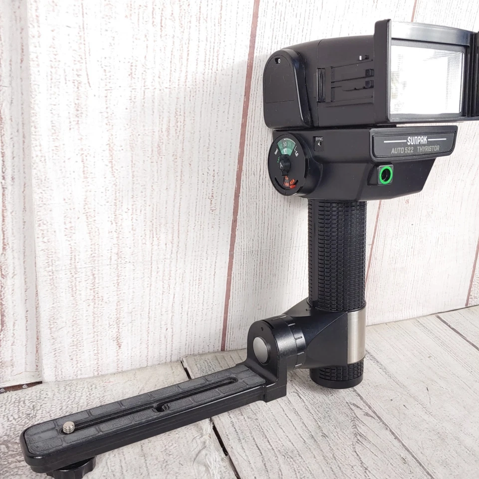 TESTED - Sunpak Auto 522 Handle Mount Camera Flash w/ Bracket, Sync Cord - WORKS - Image 4 of 4