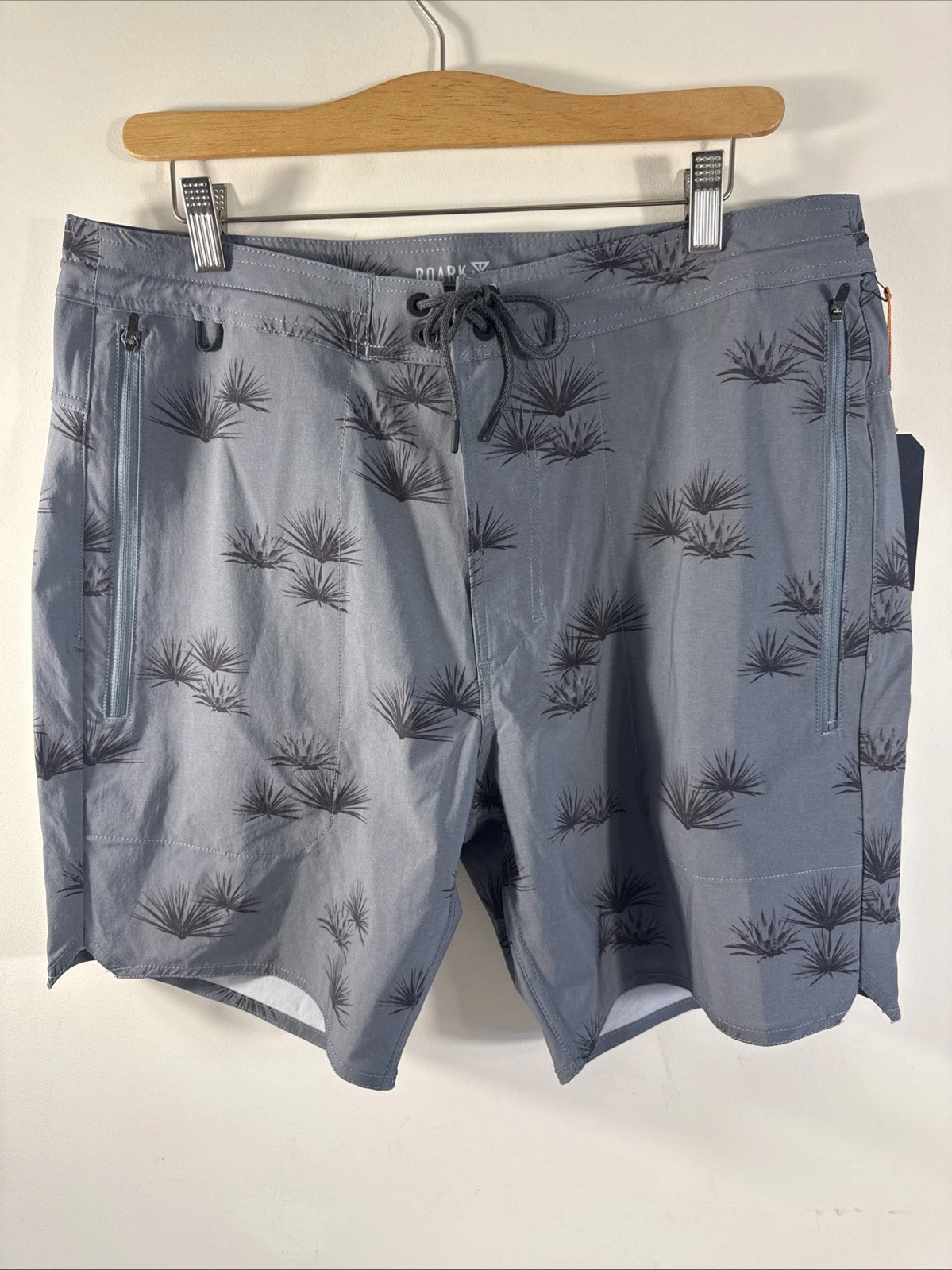 Roark Layover Trail Shorts 3.0 Men 34 Gray Black Print Hybrid Stretch Outdoors