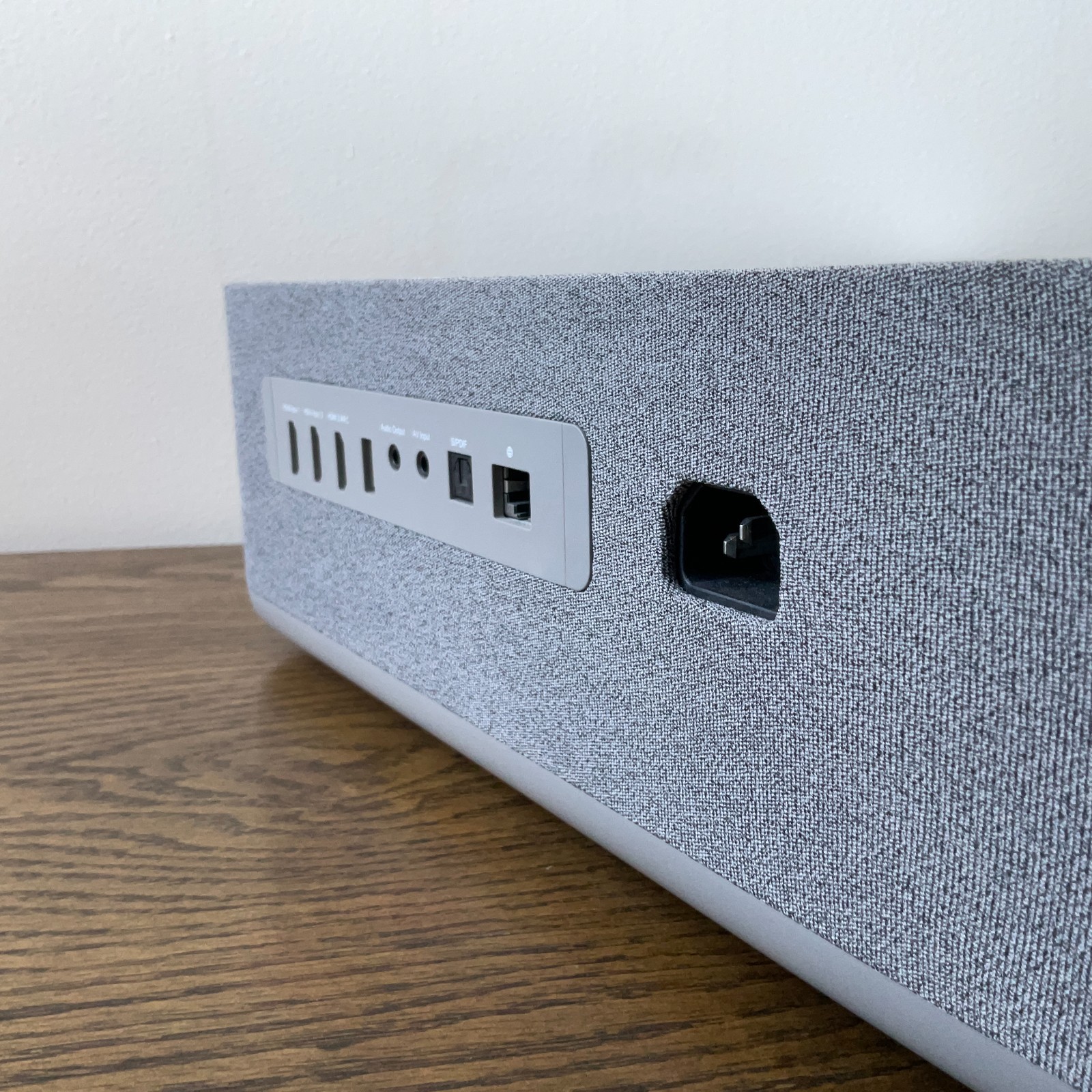 VAVA 4K Ultra Short Throw Projector (VA-LT002) – Excellent Condition w/remote