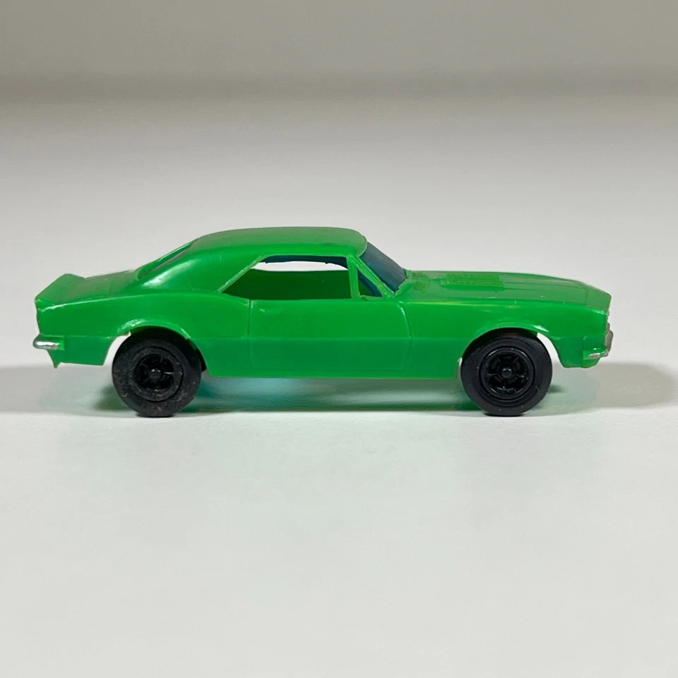 Coche de juguete de plástico vintage Tyco Chevy Camaro verde 2" escala HO de Hong Kong Foto 4 de 4
