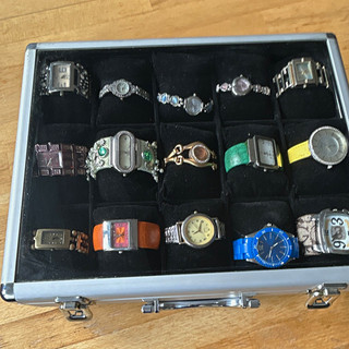 Gemischtes Konvolut Armbanduhren im Uhrenkoffer/Uhrenbox Unisex Erwachsene