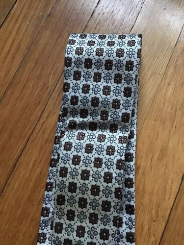 Corbata de Colección Versace Gris/Marrón Estampado Geométrico, 100% Seda, Hecha en Italia, Mancha - Imagen 4 de 4