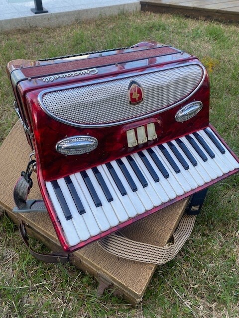 Crucianelli 80 bass piano accordion made in Italy with case strap