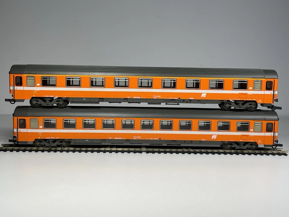 2x Roco 44636 44637 Italian Eurofima 1st / 2nd Class Coaches FS Orange HO Scale - Image 2 of 4