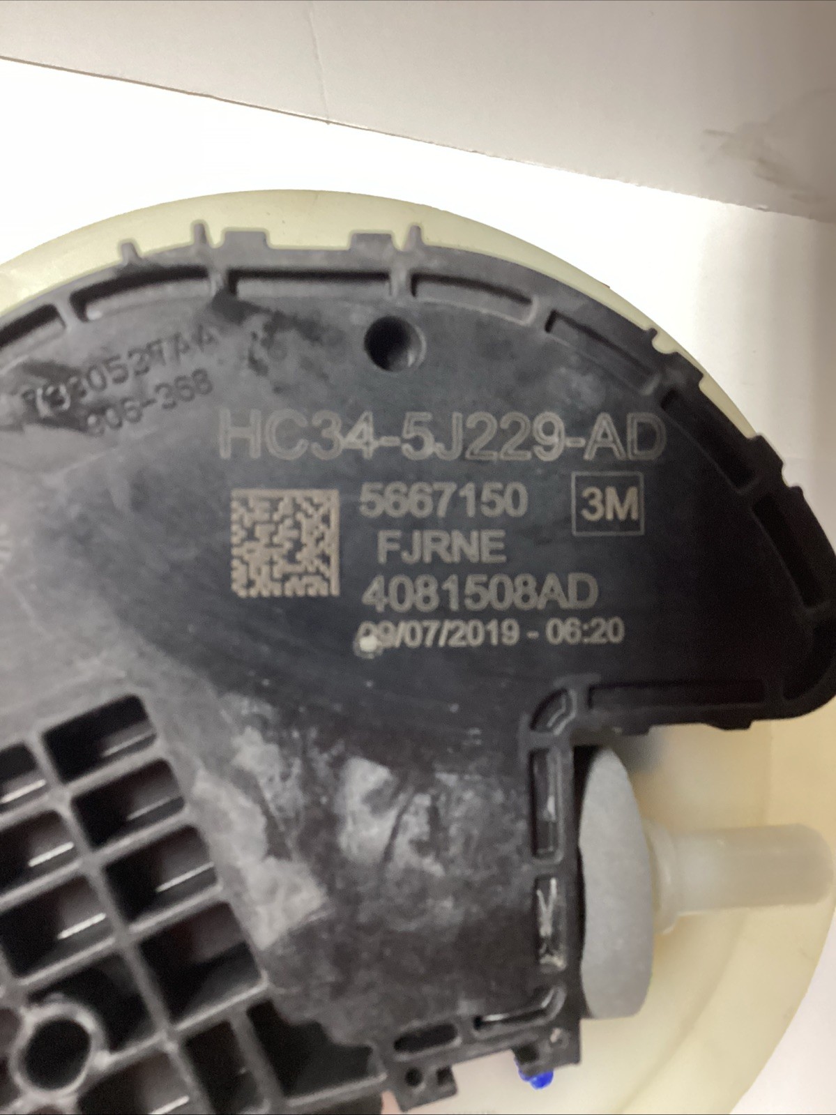 2017-2022 17-22 Ford F250  Diesel Exhaust Fluid (DEF) Pump HC34-5J229-AD. Used