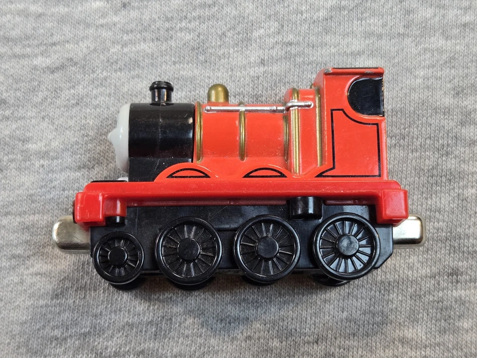 Thomas & Friends TrackMaster James Engine 2009 Mattel Red Train Sound Figura Juguete Foto 2 de 4