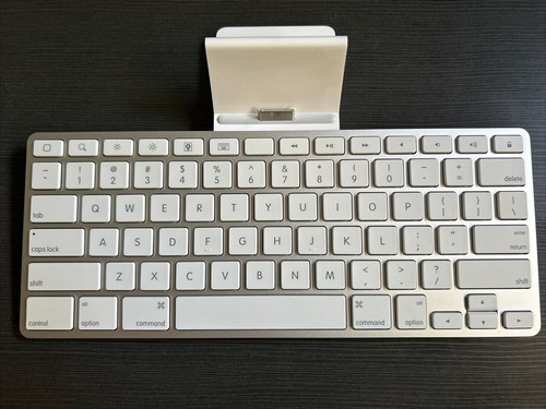 Antique Apple MC533B/A Keyboard - Picture 1 of 3