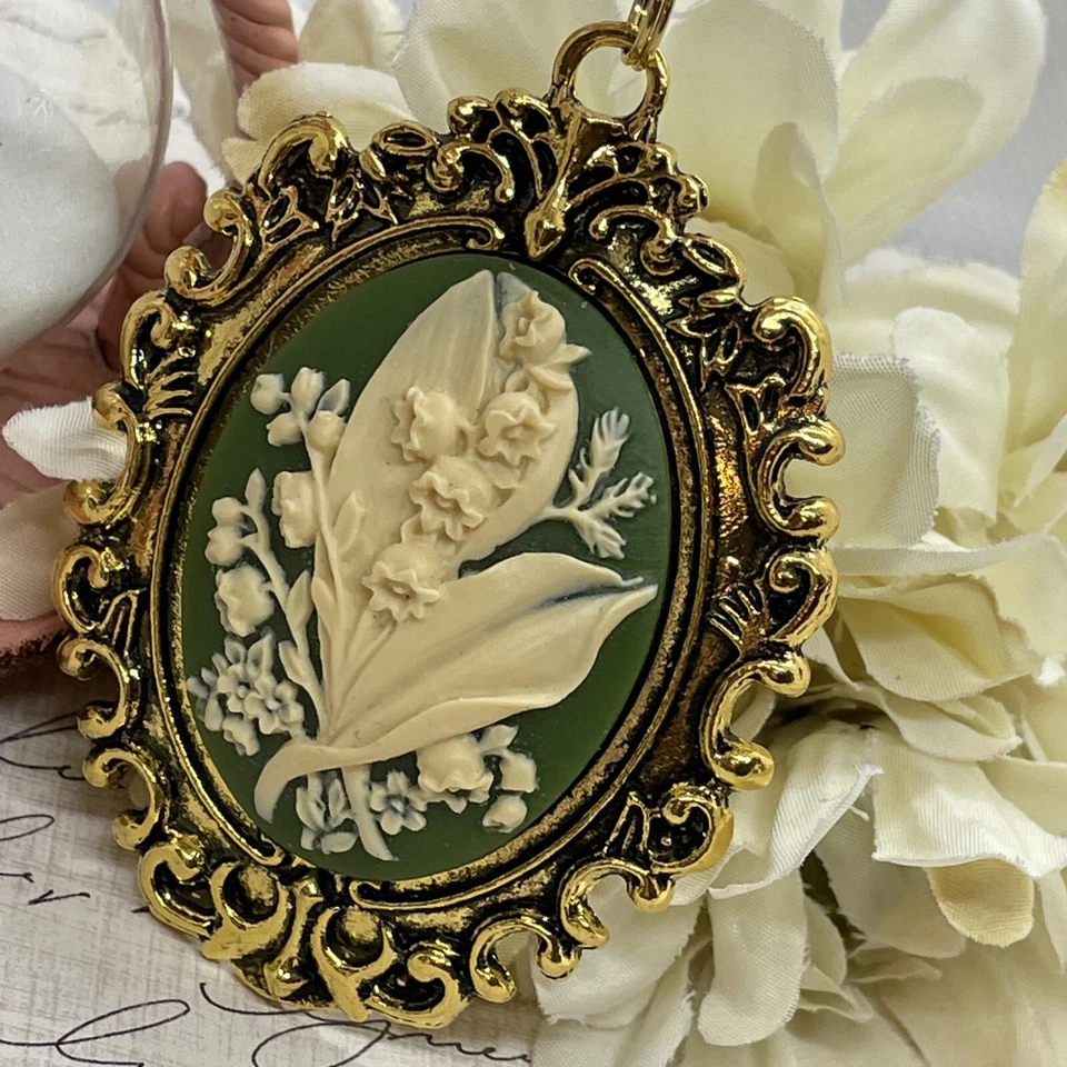 Collar camafeo colgante de boda celta irlandés lirio verde del valle día de San Patricio Foto 2 de 4