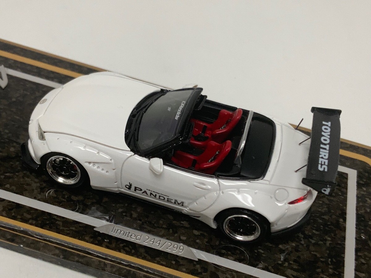 1/64 YM Model Mazda MX-5 Roadster White Opening Hood Engine Detail