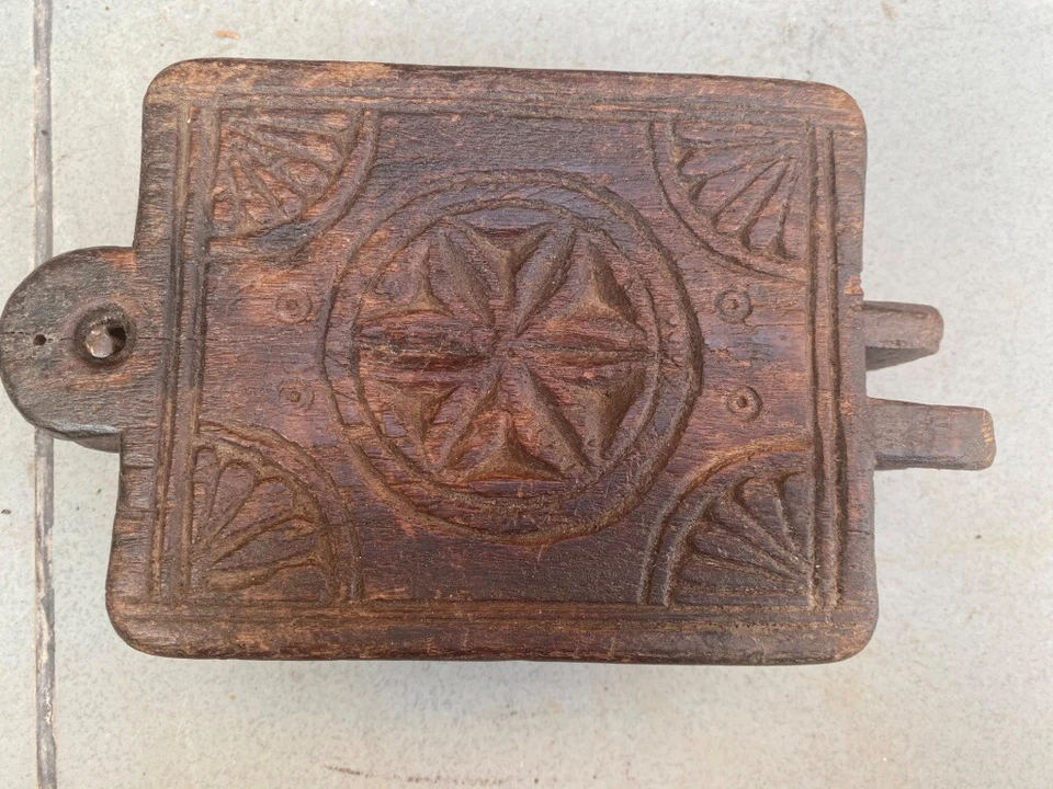 Caixa de tika antiga de madeira de 1700 desejada à mão - Imagem 3 de 4