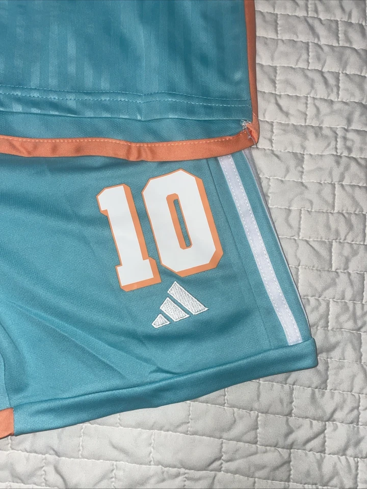 Camiseta/short ADIDAS Inter Miami FC terceira 2024 - Youth tamanho 24 AEROREADY NOVA MMXX - Imagem 3 de 4