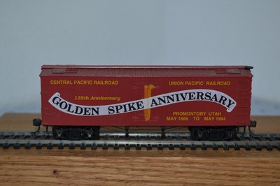 Built Roundhouse HO Scale #7748 Golden Spike 125th 36' Reefer Union Pacific Car
