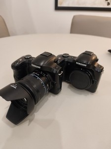 2x Samsung Galaxy NX EK GN120 Android Systemkamera DSLM + 18-55mm OIS Objektiv