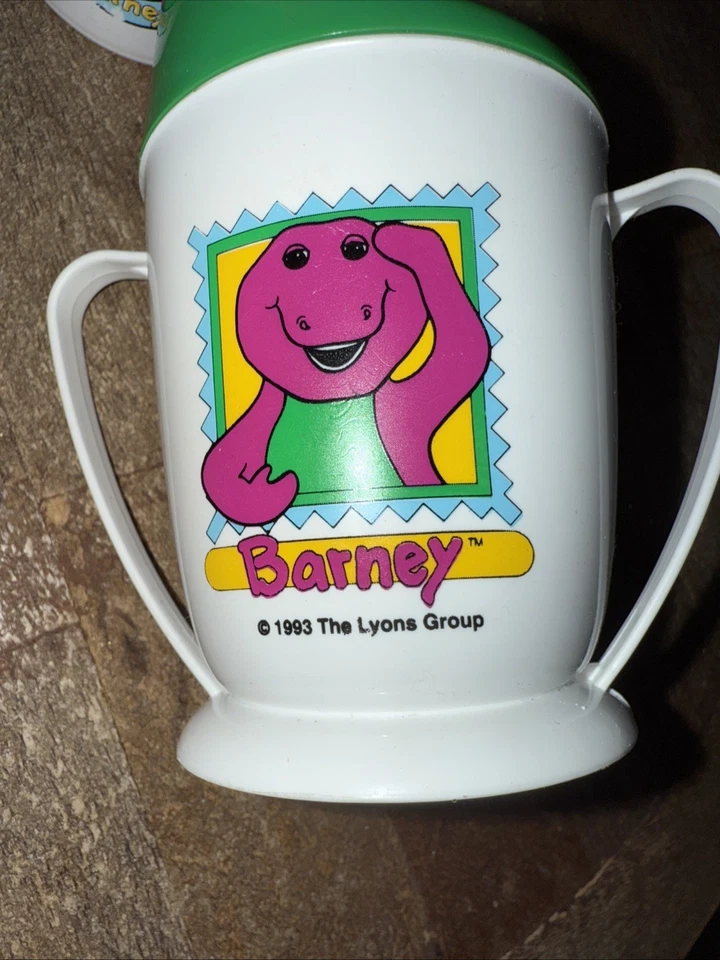 Tazas de plástico vintage x2 Barney El dinosaurio púrpura 1992/93 bebé doble mango Foto 3 de 4
