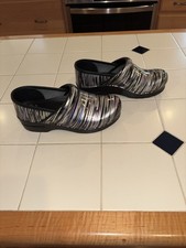 Dansko Patent Leather Clogs Metallic Shiny Multicolor Lines Sz 39 EU / 9 US  EUC