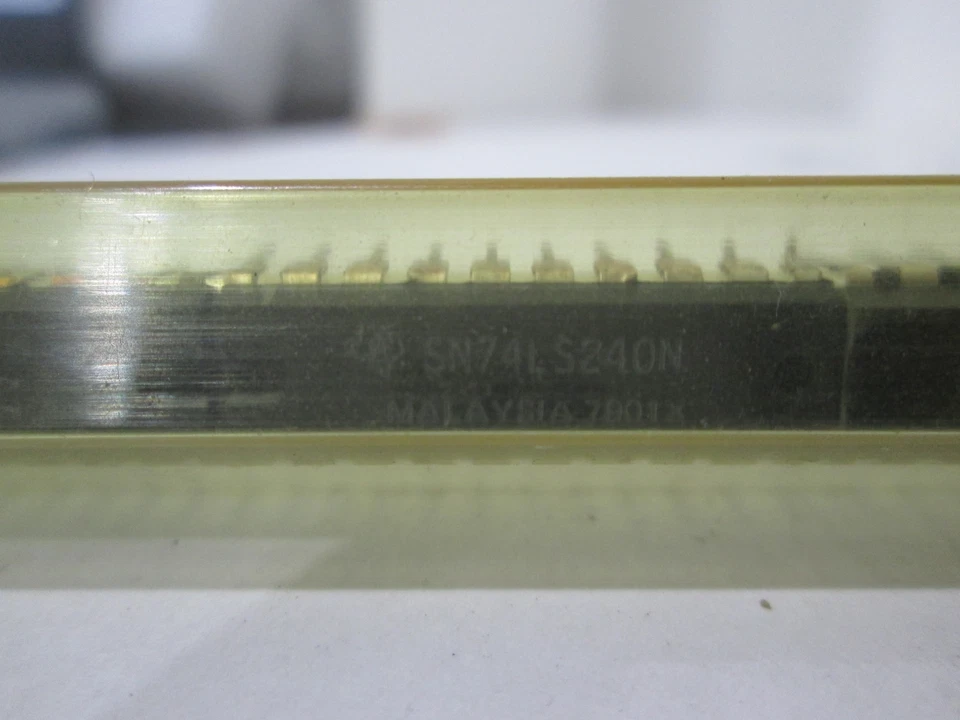 Texas Instruments, SN74LS240N, Integrated Circuit, New, Lot of 22 - Image 3 of 4