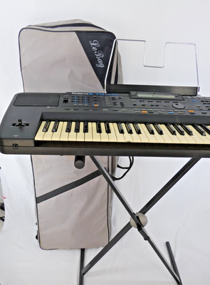 Roland E-70 Keyboard Synthesizer Piano Professional 61 Key