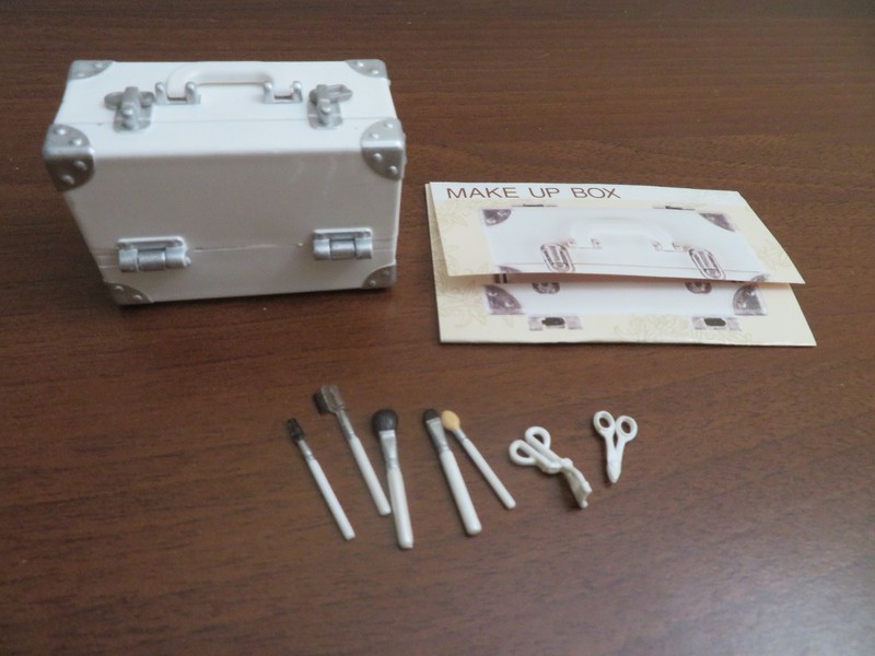 Re-ment White Make up Box Cosmetics for Barbie Dollhouse Miniature