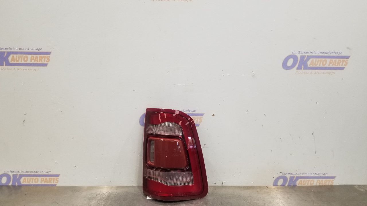 19 DODGE RAM 1500 NEW BODY TAIL LIGHT TAIL LAMP RIGHT PASSENGER LED BLIND SPOT