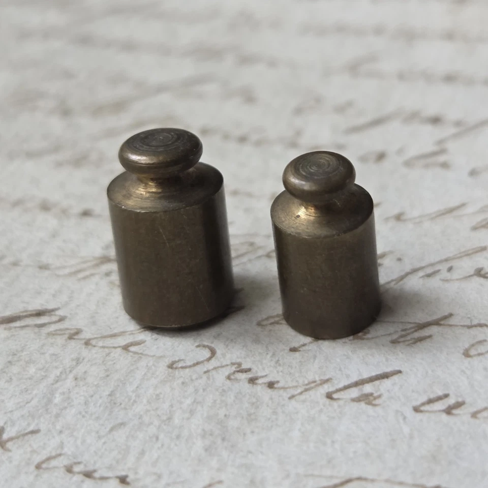 2 Petits Poids Anciens Pour Balance De Bijoutier XIXè 2 g et 2,8 g - Photo 4/4